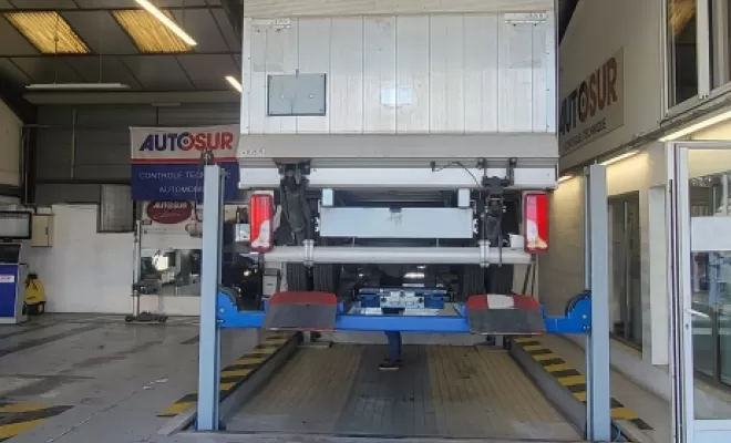 Contrôle technique sur un fourgon à Manosque , Manosque, ABR AUTOSUR MANOSQUE SAINT JOSEPH
